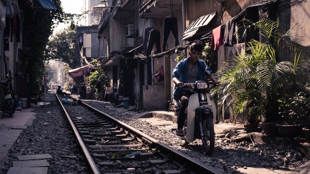 Railtrack - Hanoi LQ by Sebastian Jacobitz