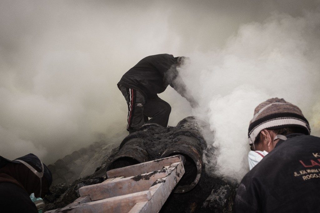 Sulfur Mining- Ijen LQ by Sebastian Jacobitz