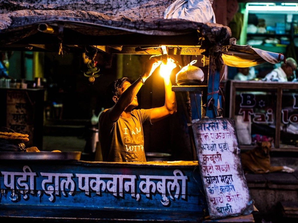 LAD0325___neenad-arul___20-06-15___evening-seller